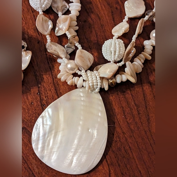 Erica Lyons Chunky Shell and Beaded Shell Necklace and Bracelet Set Tropical - Picture 2 of 4